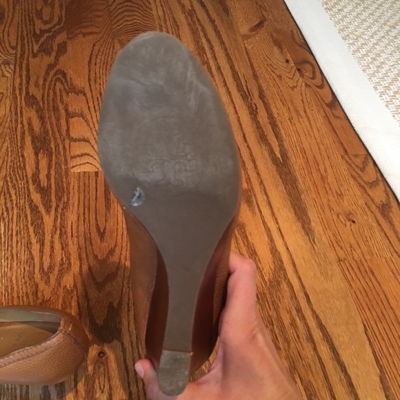 Tory Burch tan wedge - Picture 6 of 6